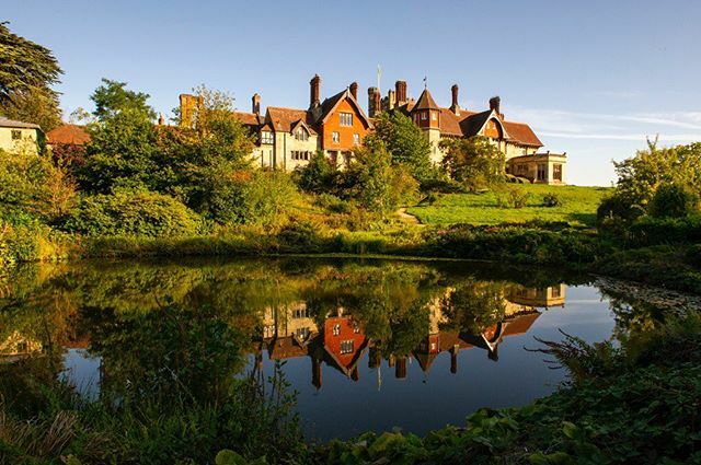 HEPhotographer's tweet photo. #cowdrayhouse #lake #landscapephotography #lifestyle #luxurylifestyle  #lifestylephotography #country #polo #sunset #goldenhour https://t.co/RPArYWKVht https://t.co/xL7WSqDKaX