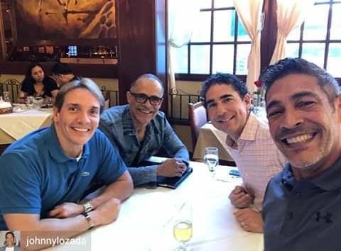 LUZJOSEFINA's tweet photo. @johnnylozada Hooolaaaa. Saludos desde Maracaibo  que de tiempo por ahí me enviaron una foto bellísima  de unos. Amigos  que me trajo bellos recuerdos https://t.co/S3eQ2A0PFU