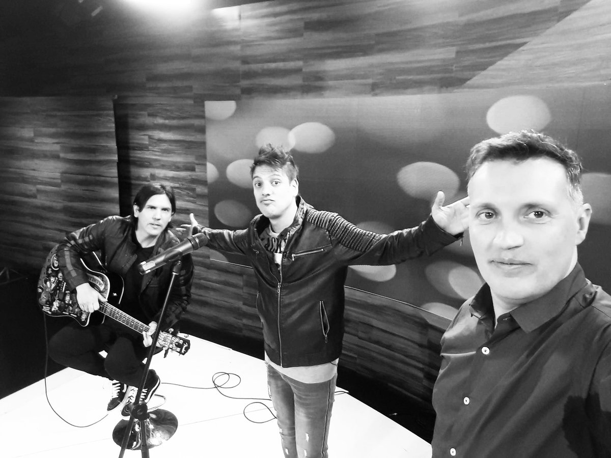 funcircus_rock's tweet image. Ayer a punto de tocar en #ATR por @canal10cba !!