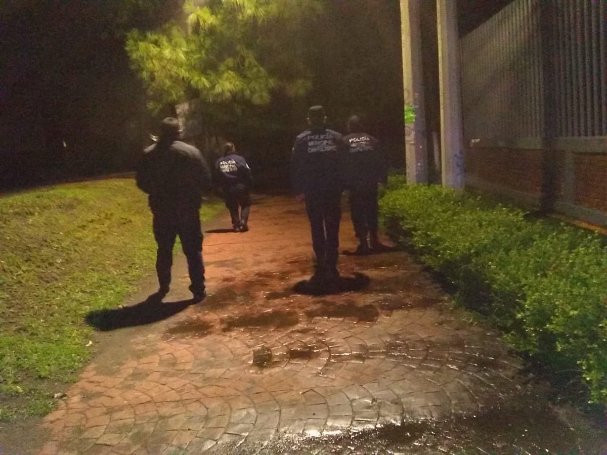 Lauramaliagm's tweet photo. Vecinas y vecinos, con el afán de reforzar la seguridad en el municipio, en punto de las 6:00 de la mañana, elementos de la Policía Municipal dieron inicio al Operativo Sendero Seguro a Pie Tierra en la Avenida Libertad sobre el Andador de la Champiñonera. #ChapultepecSeguro https://t.co/MqmejPfrRH