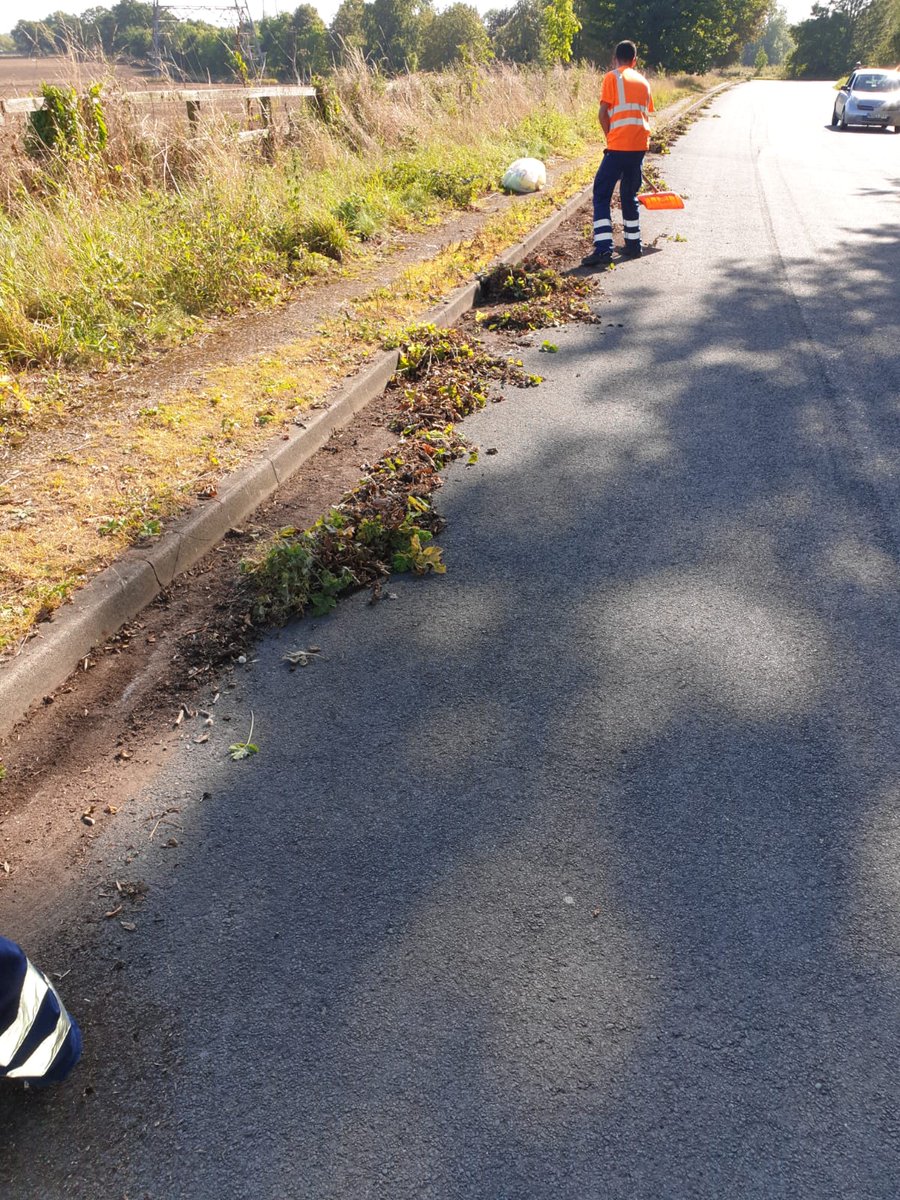 Clean_Leeds's tweet photo. Thank you once again to the crew covering #Hungate Lane area of #Rothwell #LS26 for their Stirling work in clearing all this silt from the Channels #LoveWhereYouLive #FloodRisk @Leeds_Highways @GoltonStewart @LeedsCC_News @HelenLcc https://t.co/DbLv5IaA7q