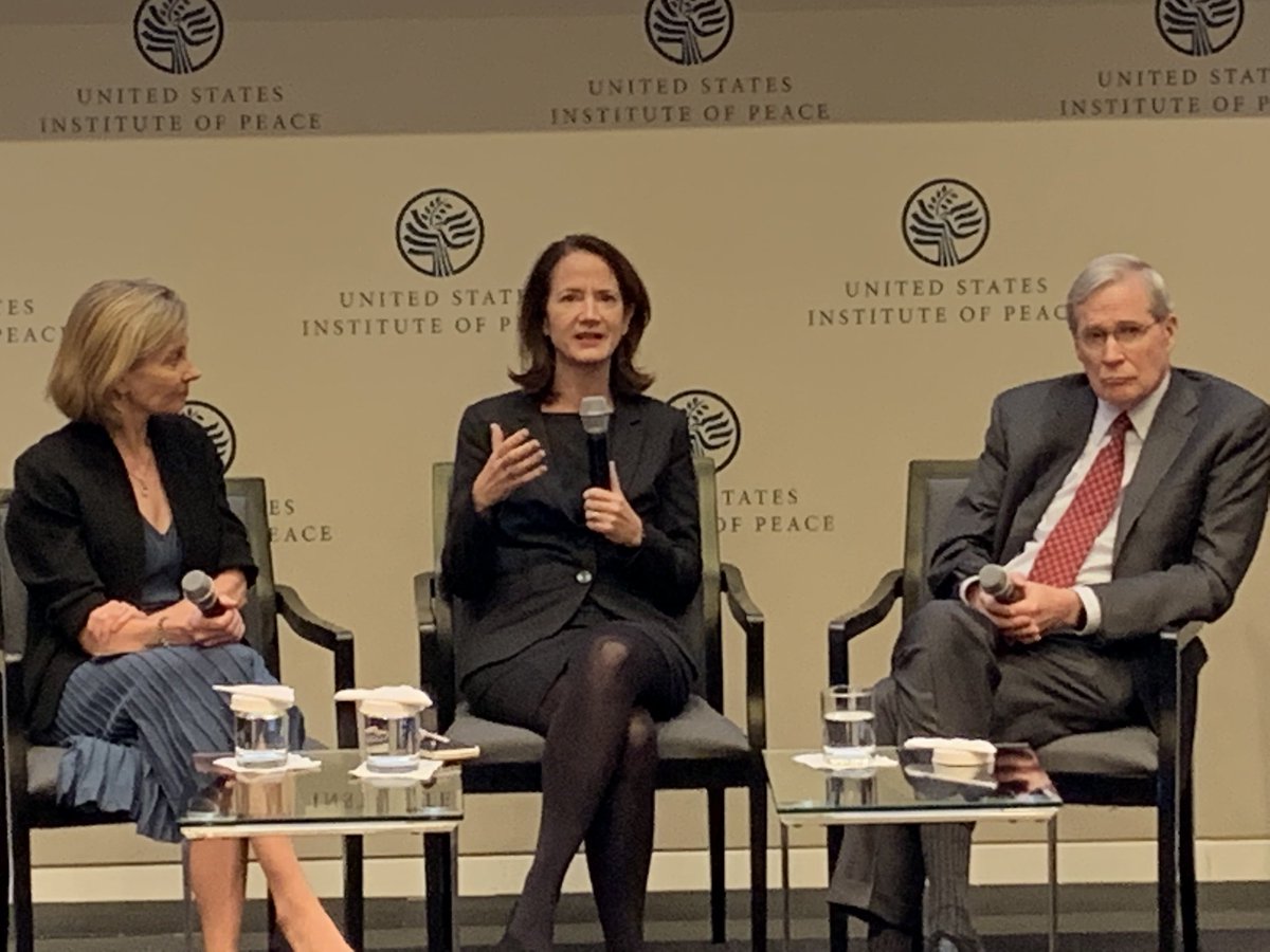 (paraphrased) Young people are incredibly interested in local and global public service but not as attached to national public service. There is an opportunity to strengthen decentralized community networks to be more effective. - Avril Haines #PeaceCon2019 #seizingpeace