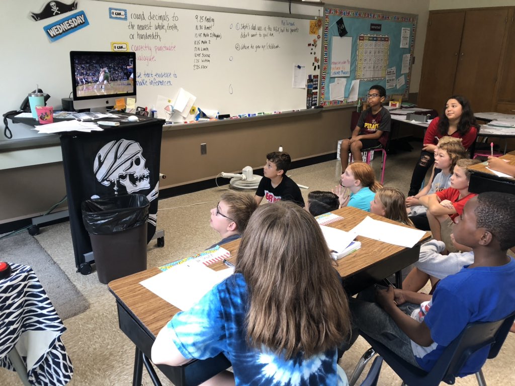 TomasekPirates's tweet photo. Reading and watching about Steph Curry to work on main ideas and informational inferencing. #stephcurry #brokenprojector #fifthgrade #rcsdpirates https://t.co/fhLdeO3oXA