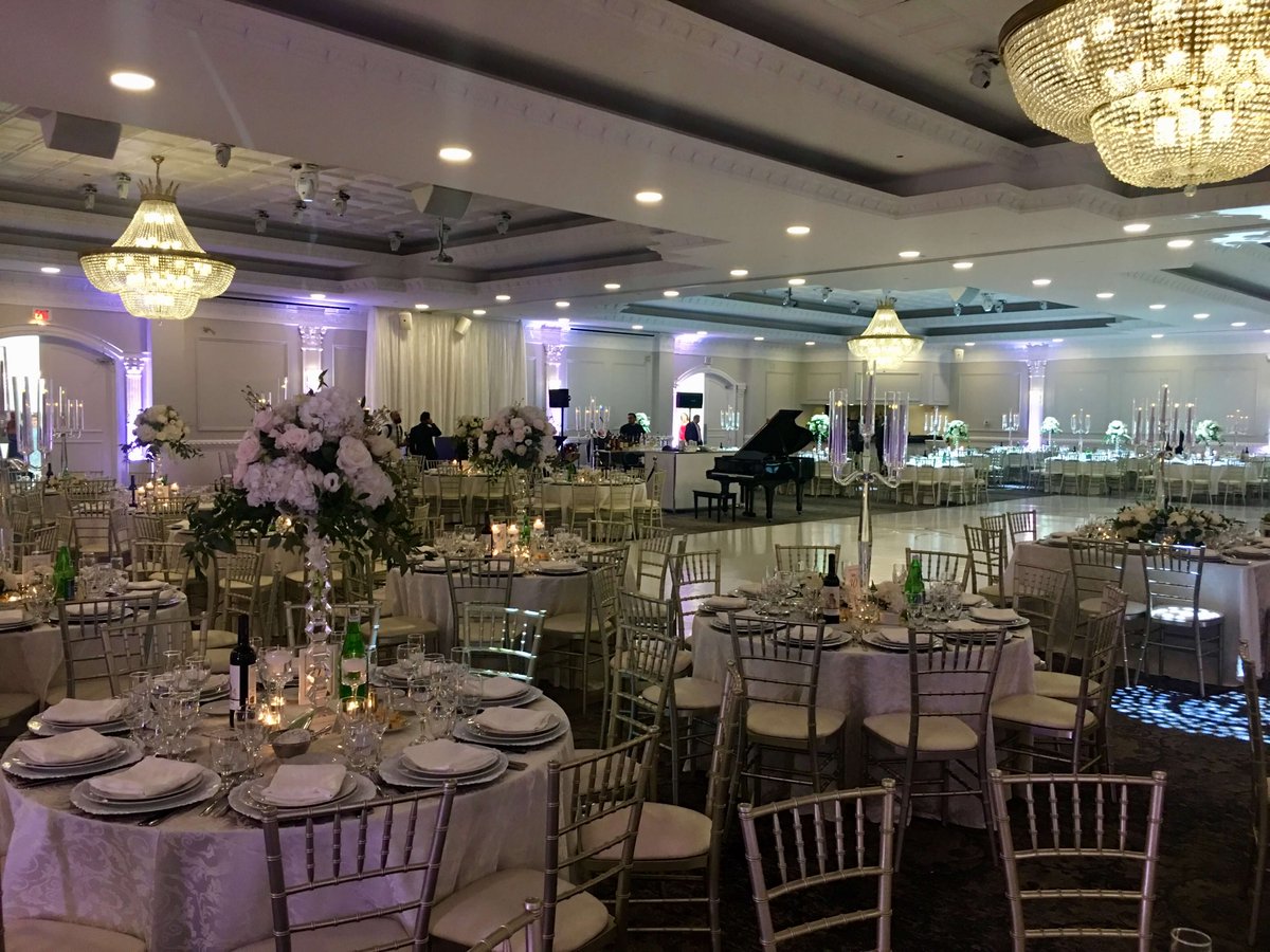 everyeventguide's tweet photo. Epic Wedding Decor @avanieventcentre 
10,000 sq ft up to 850 guests in the Opus Ballroom, Private entrance &amp; lobby, Coffered ceiling. #weddings #corporatemeetings #specialoccasion https://t.co/xlcs5aotK2