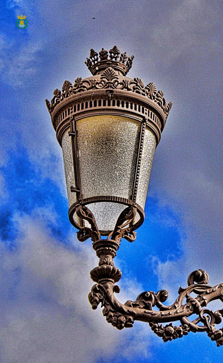 joseasanchez_6's tweet photo. Luminaria de una de las farolas de la Plaza.
#AlcaláEsCultura #AlcaláEsHistoria #Cultura #Historia #PatrimonioDeLaHumanidad #AlcaláDeHenares https://t.co/FFy0VqEWIJ