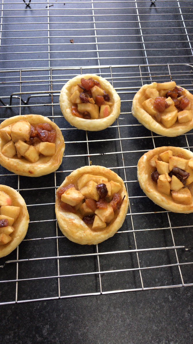 thorpehousesch's tweet photo. #ThorpeExplorers Nursery Class busy sensory baking session: peeling & chopping apples; munching apple skins; tasting apricots & dates; squidgy pastry between fingers; smelling spices; mixing! @TLBMagazine @tes @GXonline @GoodSchoolsUK @LitLangAcademy @MyMarlowUK @BeaconsfieldL https://t.co/WmPwW6oTOd