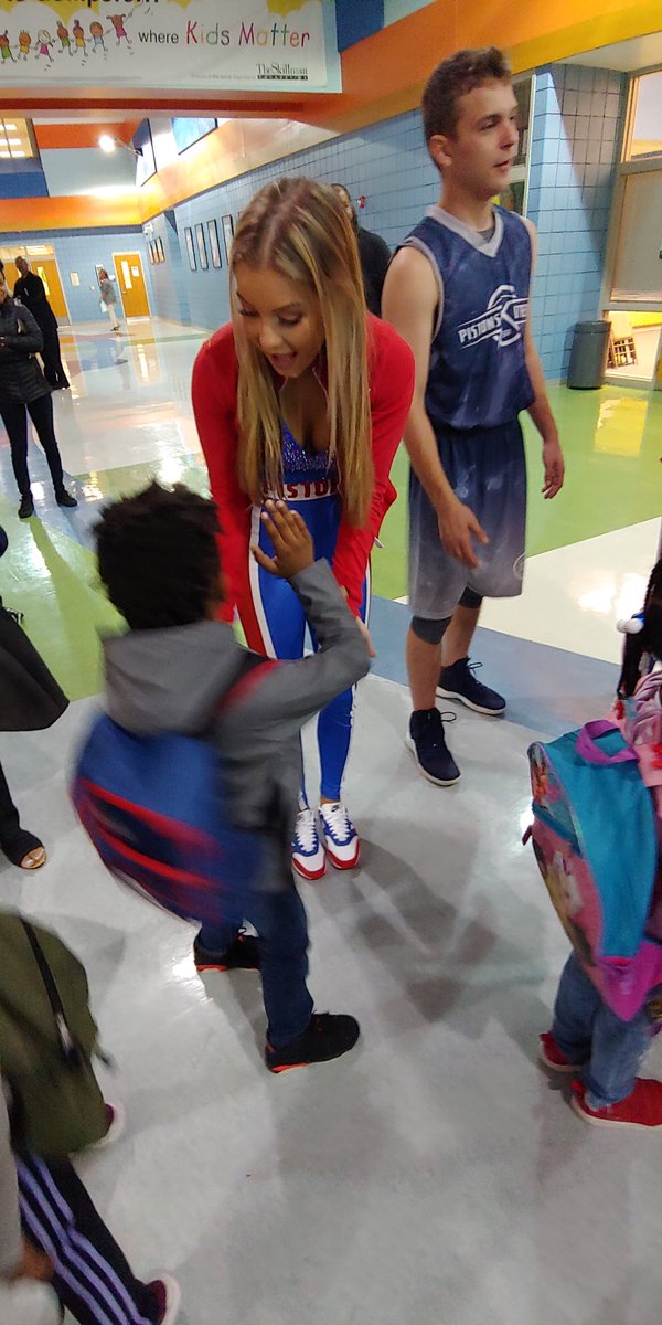 Detroitk12's tweet image. The students at Gompers would like to thank the Detroit Pistons for making "Count Day" 2019 one to remember!

#CountDay #StudentsRise #DpscdProud #Dpscd #Gompers