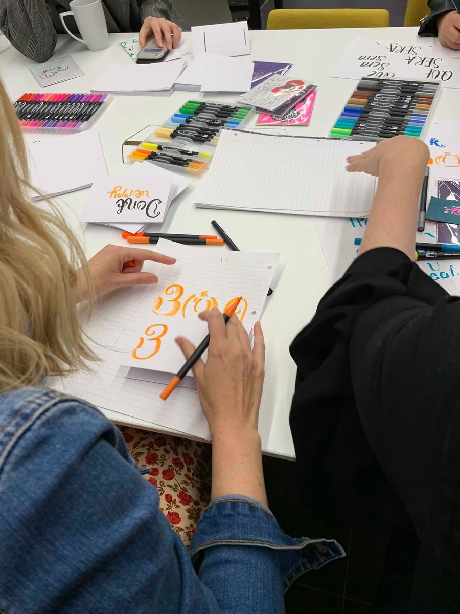 SWALKcreative's tweet photo. Our Lady of Lettering @luluolivia__ was running a workshop today for @Bruntwood_UK at NEO! Look how amazing the results are ๐ sheโs a whizz with a brush pen and now these guys are too! #lettering #caligraphy #handlettering #brushpen #swalkcreative https://t.co/8CKcOAQS8V