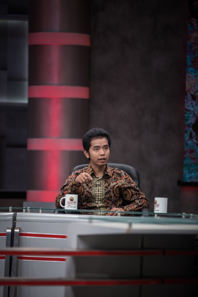 MataNajwa's tweet photo. “Saya pribadi terheran-heran. Intimidasi dari rumah sendiri, dari kampus sendiri. Substansinya tidak tersosialisasikan, malah pansosnya. Itu cukup menguras fokus kami,” mahasiswa penggugat UU MD3, Josua.
#MataNajwaMenggugatNegaraLewatMK https://t.co/G2NrM0sXvm