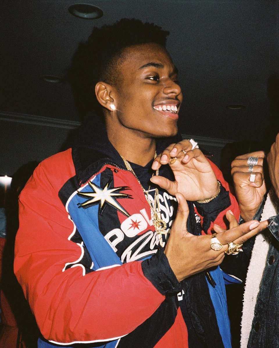 DaggerTyrone's tweet photo. Joguei lean no meu refrigerante, trapstar significa traficante... 🎤💸 https://t.co/YjJynfISAK