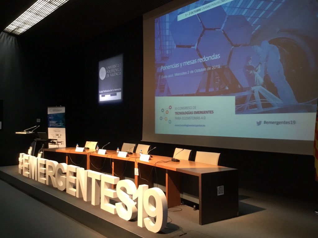 MuIndustria40's tweet photo. 17:15 #CUBOAZUL
#Emergentes19 #Mesaredonda: “La cuarta revolución industrial, un impulso global” @ForoEmergentes
D. Óscar Pérez. Director de Planificación en @micuna_com
D. Francisco Javier Ricau. Responsable de Información Estratégica e Innovación Empresarial en @ITI_TIC https://t.co/yiu2vJdH5a