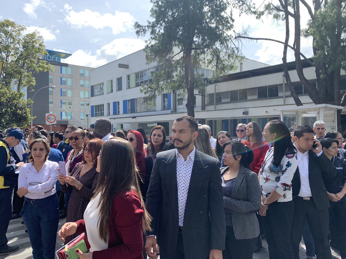 TSPazcifico's tweet photo. El FTSP evacuando y llegando al punto de encuentro de acuerdo con los protocolos de protección contra el riesgo #SimulacroNacional #MeInformo #Planifico #Respondo https://t.co/cZEYklGSw0
