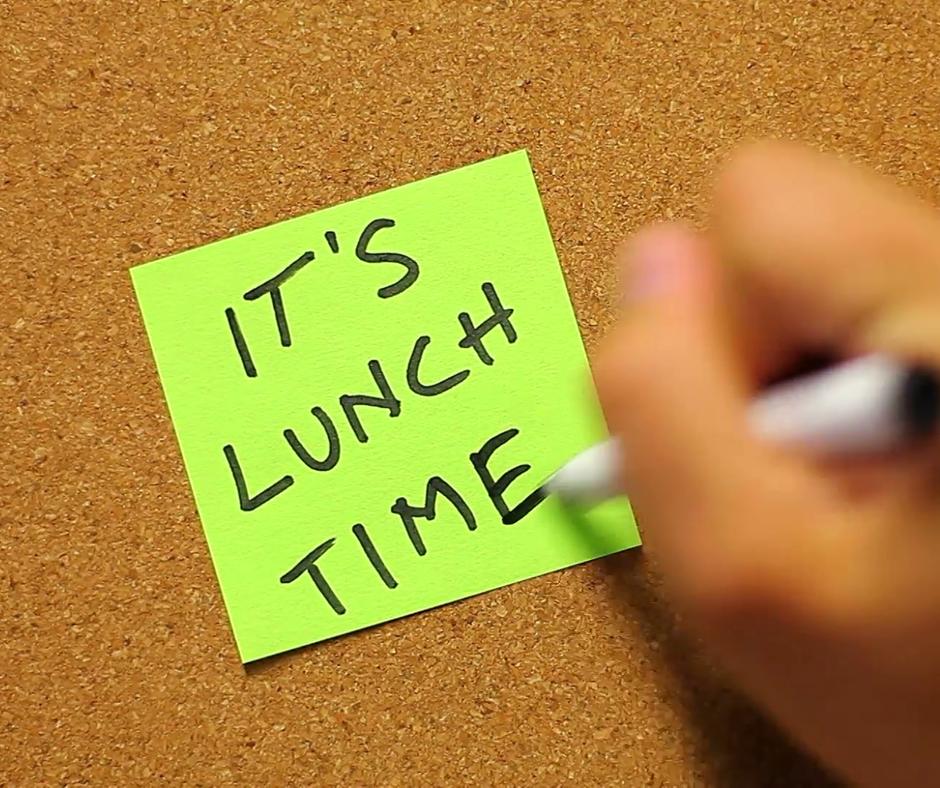 wrap_shack's tweet photo. Who loves a good lunch special🙋‍♀️ Today from 11am 'til 3pm buy any sandwich/wrap and choose a draft for just $3.50

Don't forget we have  great locations in Center City making it easy to pop in for lunch! Check the menu before you stop in: https://t.co/bwWR8dO3h5 #WrapShackPA https://t.co/DGt0NCj85Z