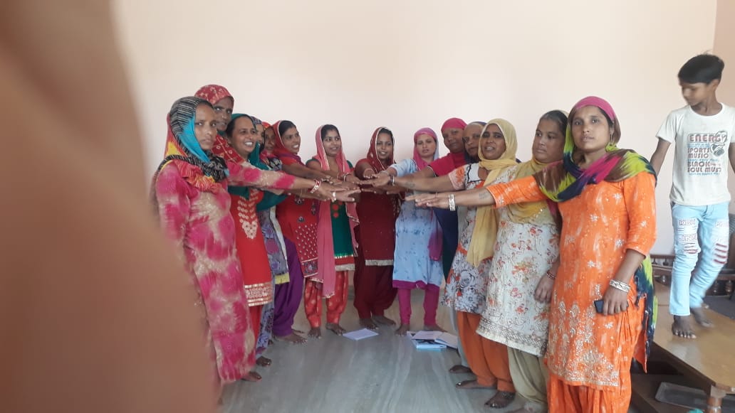 Muntaziralammeo's tweet photo. SHG members of #HSRLM panipat have taken part in #swachhtahisewa prgm on 2nd Oct.,19 at different locations. They also took oath not to use #Polythene. @haryanasrlm @cmohry @DAY_NRLM @MoRD_GOI @swachhbharat #SayNoToPlastic https://t.co/BDArlZTyr0