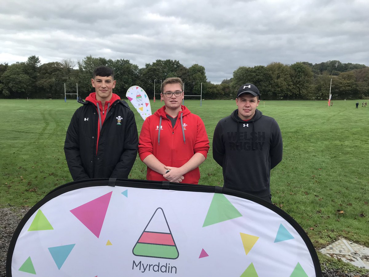 UrddMyrddin's tweet image. Diolch arbennig i @JacWru @HowellsJac @OsianU am ddyfarnu gwych a chymorth gyda’r diwrnod.