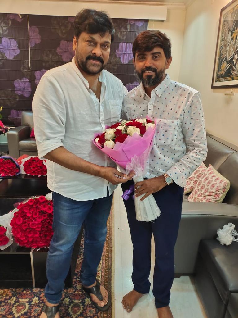 shreyasmedia's tweet photo. This picture ...I will keep in my heart😍
Congratulations Megastar Chiranjeevi gaaru for the biggest Blockbuster 👏👏
#SyeRaaNarasimhaReddy ✊ https://t.co/ohye1Nlrr3