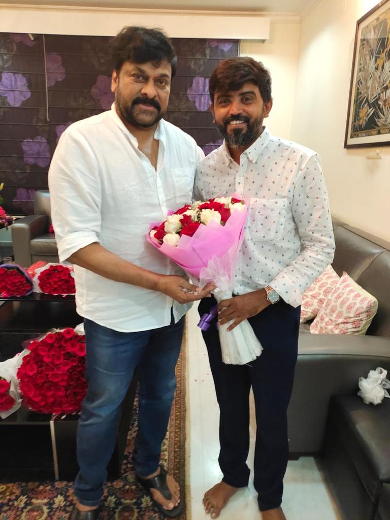 shreyasmedia's tweet photo. This picture ...I will keep in my heart😍
Congratulations Megastar Chiranjeevi gaaru for the biggest Blockbuster 👏👏
#SyeRaaNarasimhaReddy ✊ https://t.co/ohye1Nlrr3