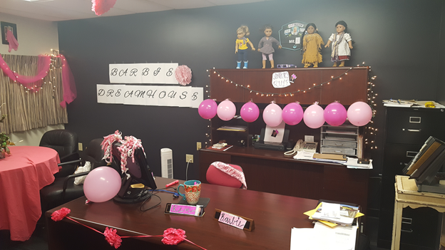 frontierjshs's tweet photo. Frontier Senior girls pull off a practical joke in the principal's office! https://t.co/uc0xanIZ2B