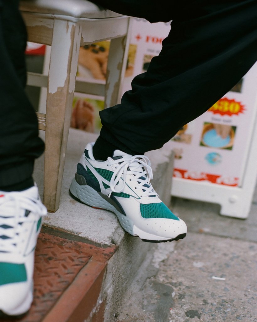 een andere Religieus Sluit een verzekering af Patta on Twitter: "The Mizuno Mondo Control OG will be launched exclusively  in-store at Patta Milan, London and Amsterdam on Friday, October 4th. For  this special release, Mizuno's pop up shop at