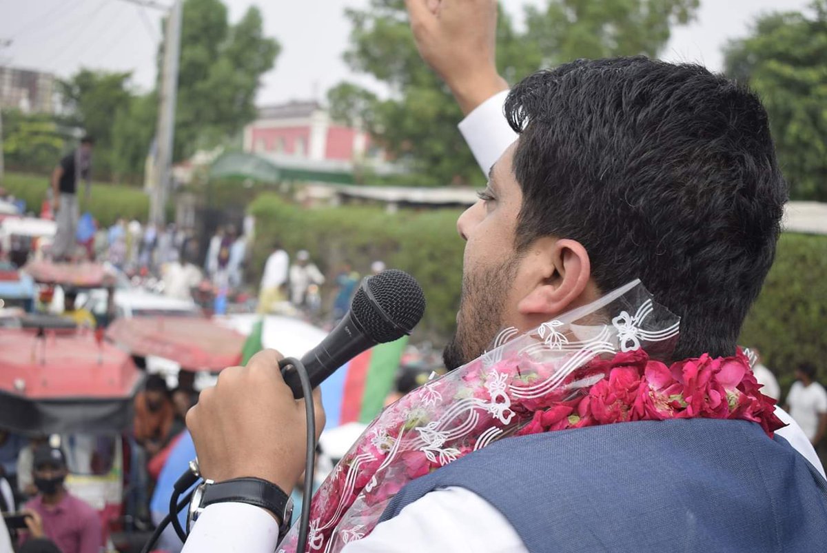 FsdJamiat's tweet photo. ڈگری کالج فیصل آباد : ناظم اسلامی جمعیت طلبہ پنجاب شمالی برادر شاہ زیب احمد ڈار نےفیصل آباد میں روڈ کارواں کے استقبال کے موقع پر طلبہ سے خطاب کیا.....

#RoadKarwan #jamiat4students #studentsorganization #Jamiat #RaiseYourVoice #PunjabNorth #IJTPunjabNorth #Kashmir #FsdJamiat https://t.co/VTFjlfp41P
