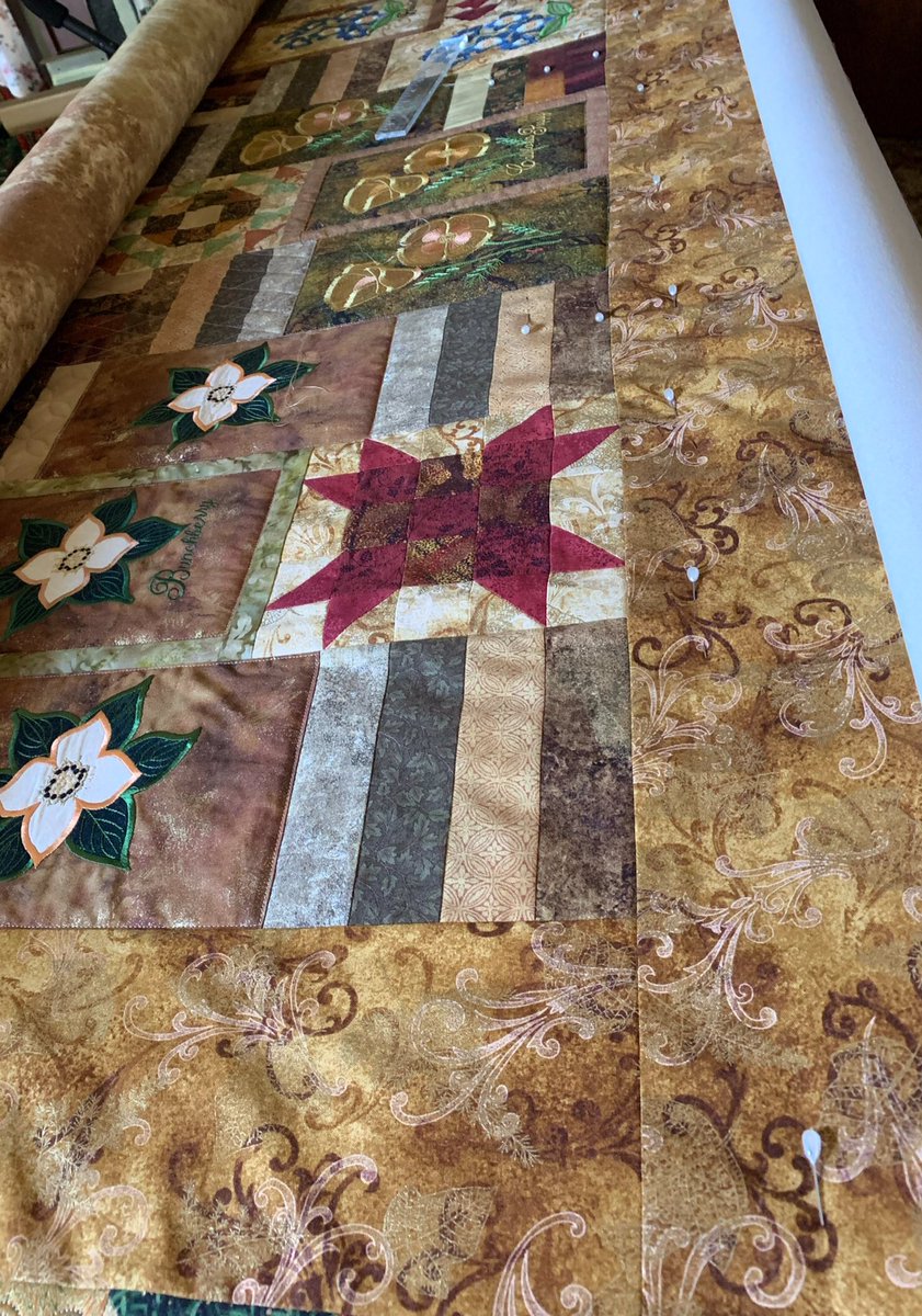 QuiltDuJour's tweet photo. Almost done doing some #customquilting on a client’s beautiful quilt.
#intelliquilter #longarmquilting #sew #quilt https://t.co/pNveeZRipL