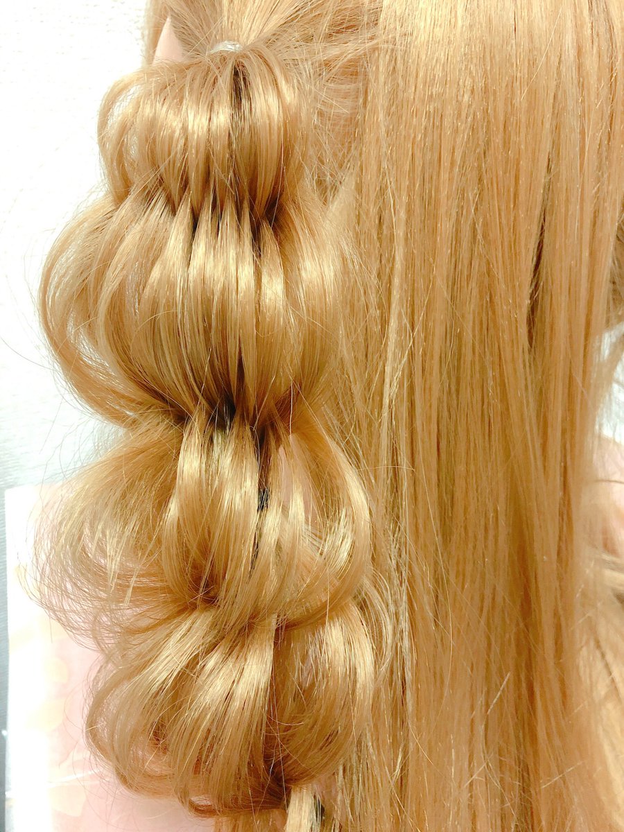 anne_m_c's tweet photo. 超絶技巧的なアレンジをやってみました集〜

ひとつひとつ細かすぎて短くしかできない😂
参考にしたのは海外の動画でーす💁‍♀️
思いついた人ホントすごすぎる😳

#Bushelbraid
#Samuraibraid
#fishbone
#fishtailbraid
#infinitybraid
#hairarrange https://t.co/a4iac5Z83L