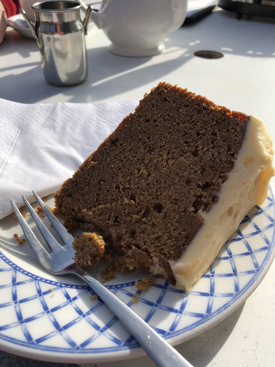 gingerfig's tweet image. #Gingercake with a view and sitting OUTSIDE by the water 😊
#Boscastle