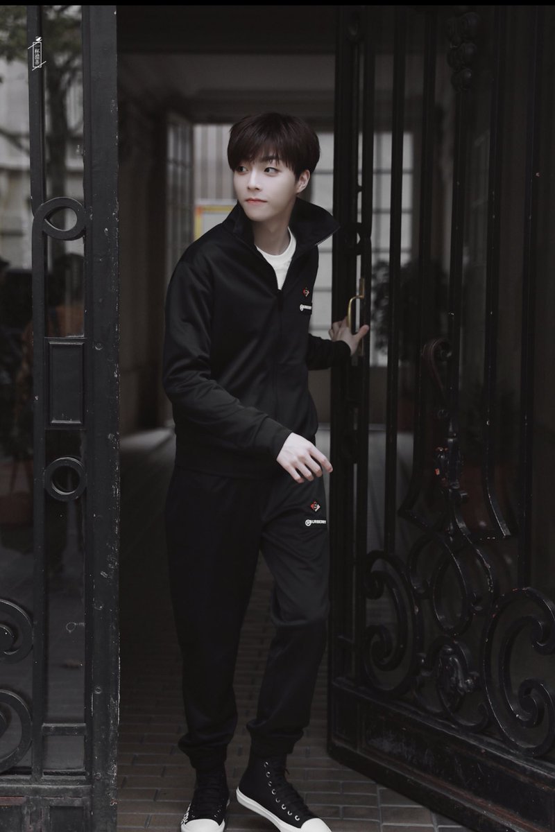 chenlinongpics's tweet photo. 19093

#chenlinong #陈立农 #百分九少年 https://t.co/SsNaznqY4s