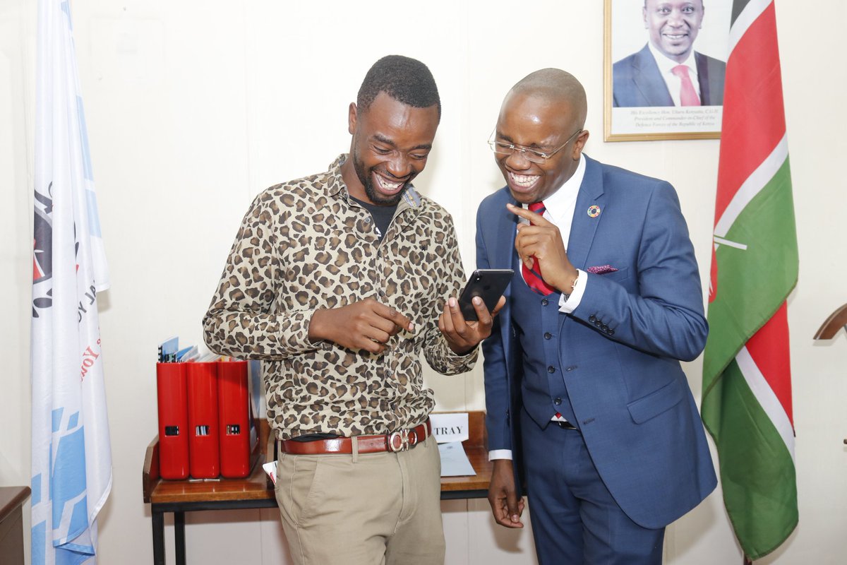 bromfalme's tweet photo. Some call it #ComicEffect some refer to it as #ComicRelief.  It's non other than Mr. @RoySasaka the C.E.O @NYC_YouthVoice.  Afternoon brainstorming... Kazi tu lazma ifanyike and thanks for your never ending support. 
#NationalYouthCouncil https://t.co/aA6vOXLgqZ