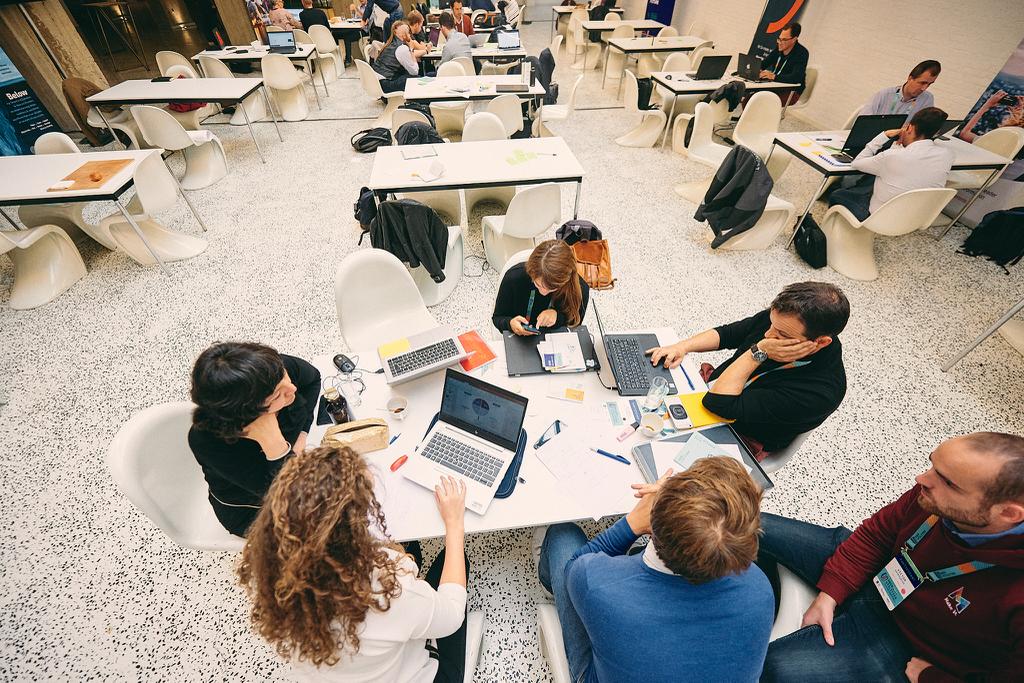 HackBelgium's tweet photo. #HackUtilities🎤 Big part of a Hackathon is the pitching to present/sell your project. But how present a great idea in only 5min? Here are some tips.
Click here👉 https://t.co/FRFAda4LSy https://t.co/sz450kK020