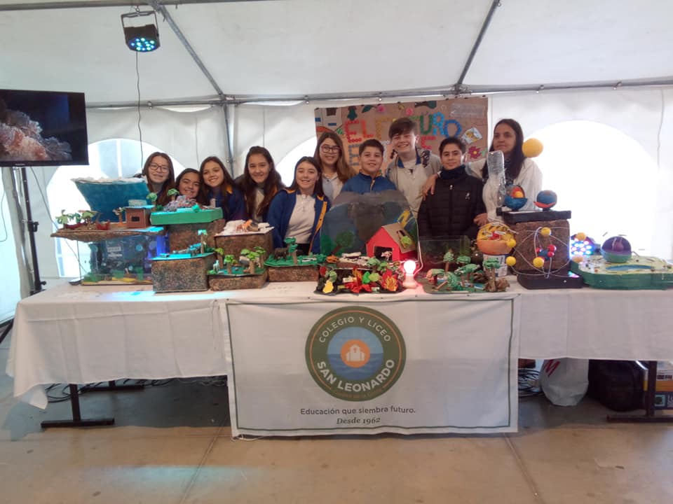 ColeSanLeonardo's tweet photo. FERIA EDUACTIVA PARA EL DESARROLLO AMBIENTAL en #CostaUrbana
Los alumnos de 6to prepararon y expusieron una excelente presentación que fue elogiada por autoridades de #CEIP y #ComunaCanaria https://t.co/GUlFqz9Xfc