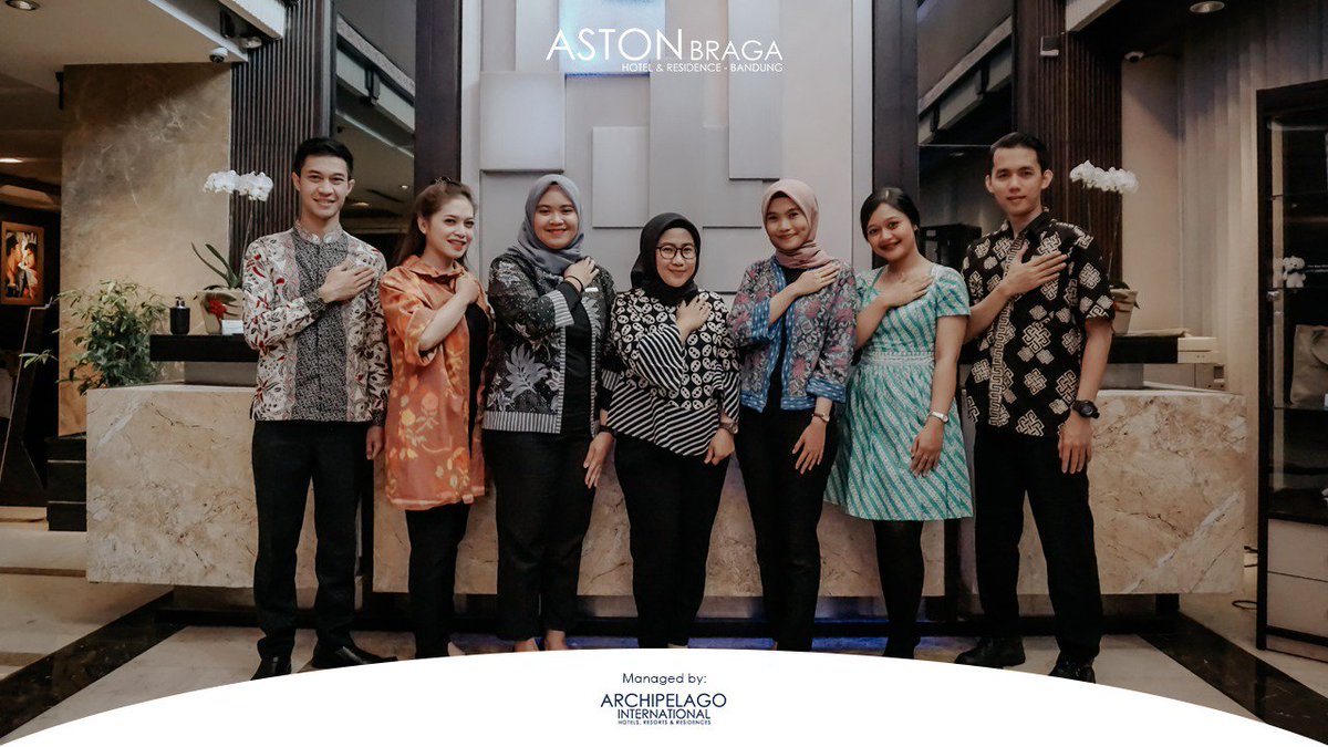 ASTONBRAGA's tweet photo. Batik itu Indonesia,
Batik itu Budaya Kita,
Batik itu Warisan Kita,
Batik itu Favorit Kita,
Batik itu Kita Banget.

Selamat Hari Batik Nasional

#HariBatik #discoveryourpassion #batik #batik nasional #batikindonesia https://t.co/jSI08SPS4R