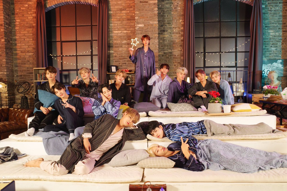 pledis_17's tweet photo. [17'S] 눕방인듯 눕방아닌 눕방같은 세봉이들의 눕방라이브🤣 잠들 듯 말 듯 롤러코스터 텐션을 보여준 세봉이들❗️ 이제 세봉이들도 캐럿들도 굿밤 보내세요~💕

#세븐틴과_함께라면_꿀잠_예약😴
#캐럿들_모두_굿밤🌙 https://t.co/HmvVmjwIMY