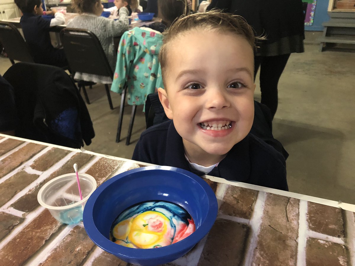 LegacySchoolNE's tweet image. Mrs. Mingo's AM Prekindergarten class had a neat surprise in Science today! With some milk, food coloring, and dish soap, they got to experience a colorful rainbow! 🌈 #ScienceExperimentsForKids #PrivateSchool #LegacySchoolNE