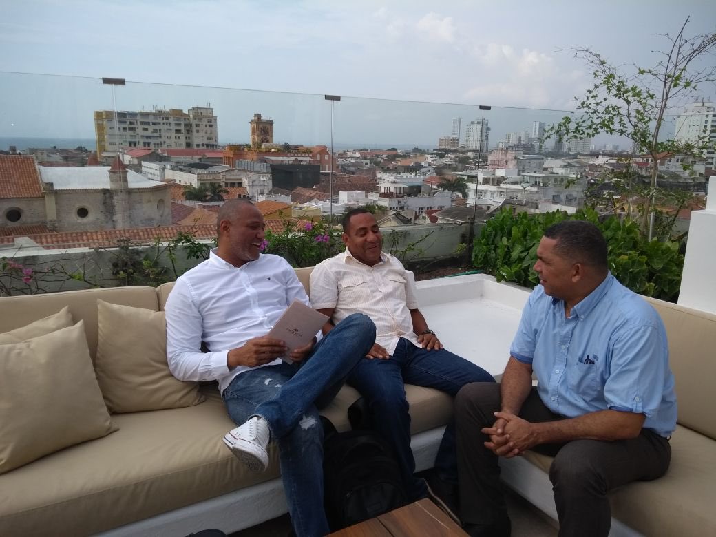 yannismoscote's tweet photo. ¡Amigos no, hermanos! @jcrevollo y @OrtegaHegel ¡y en ‘la tierra del coraje’!: #Cartacho #AyMeTransformaste 🤪 https://t.co/ixffUAcqXe