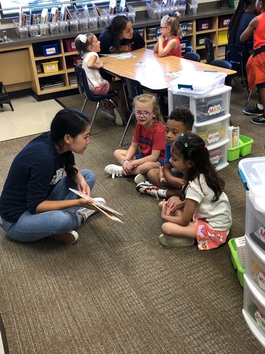 BeesonCounselor's tweet photo. Phillips had the pleasure of having the Lone Star girls basketball team greet our students and read to our kinder kiddos today. They absolutely LOVED hanging out with the big kids! ❤️ thank you ladies! 💙🏀#ourFISDstory #ourphillipsstory @PhillipsElem @LSHS_BBall @friscoisd https://t.co/RwWOroeI5T