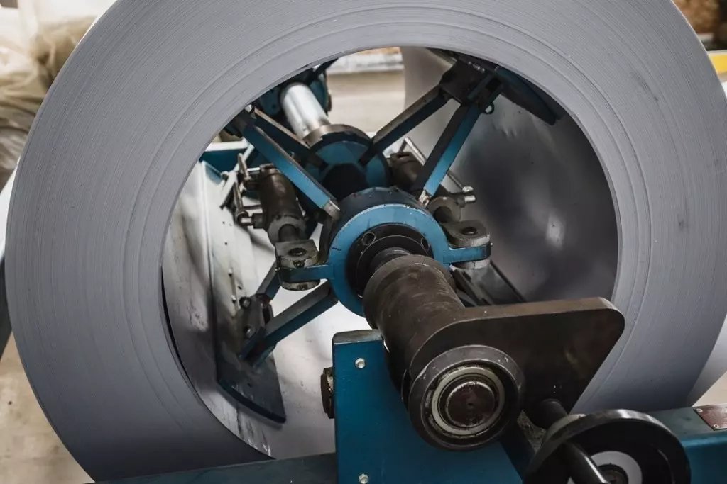 Dilme masası 3 mm’ye kadar kalınlık ve 1600 mm’ye kadar endeki paslanmaz çelik rulolarının istenilen genişlikte bantlar ile kesilmesine olanak tanımaktadır.
karacapaslanmaz.com/paslanmaz-dilme
#paslanmaz #paslanmazdilme #paslanmazdilmefiyatları #ikitelli #istanbul