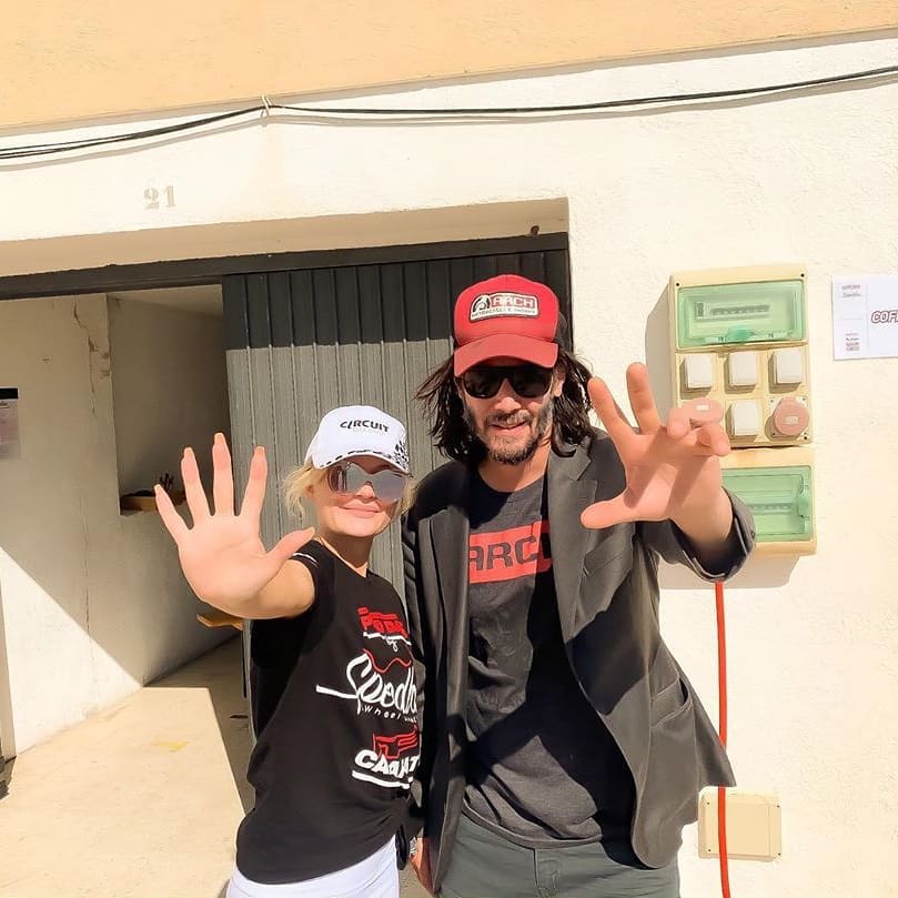 KeanuRArgentina's tweet image. Repost @catysunni 
Just me and my IDOL #keanureeves. Dreams do come true ❤️
#KeanuReeves #Speebox #CircuitoCalafat 
@circuitcalafat @supermotosarg 
@argentinamotogp @archmotorcycle #KeanuReevesArgfcInter🇦🇷