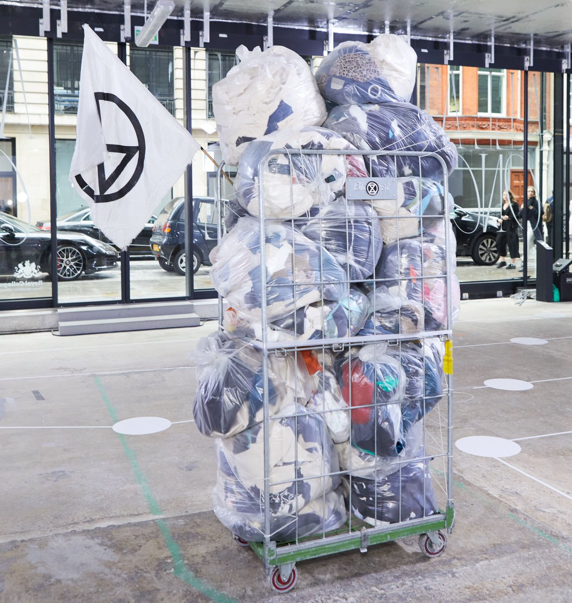 #DDW19 | PROGRAMME PREVIEW | NEW ORDER OF FASHION

NOoF selected the most imaginative and forward-minded graduation projects. Young designers address urgent universal topics such as climate change and gender diversity.

📍Warehouse of Innovation, Downtown
bit.ly/2oydGIp
