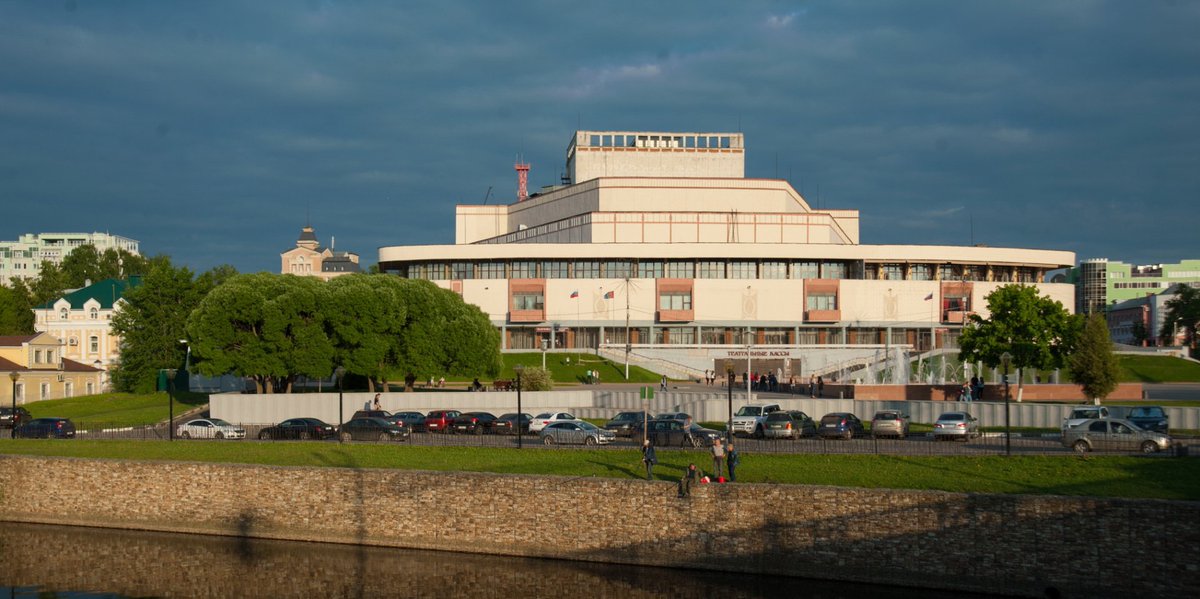 В ивановских театрах - драматическом, музыкальном и кукольном, а также в Кинешемском драматическом театре стартует проект «Театр для многодетных семей». Он позволит многодетным семьям бесплатно посетить спектакли текущего репертуара.

Подробнее: dkt.ivanovoobl.ru/?type=news&id=…