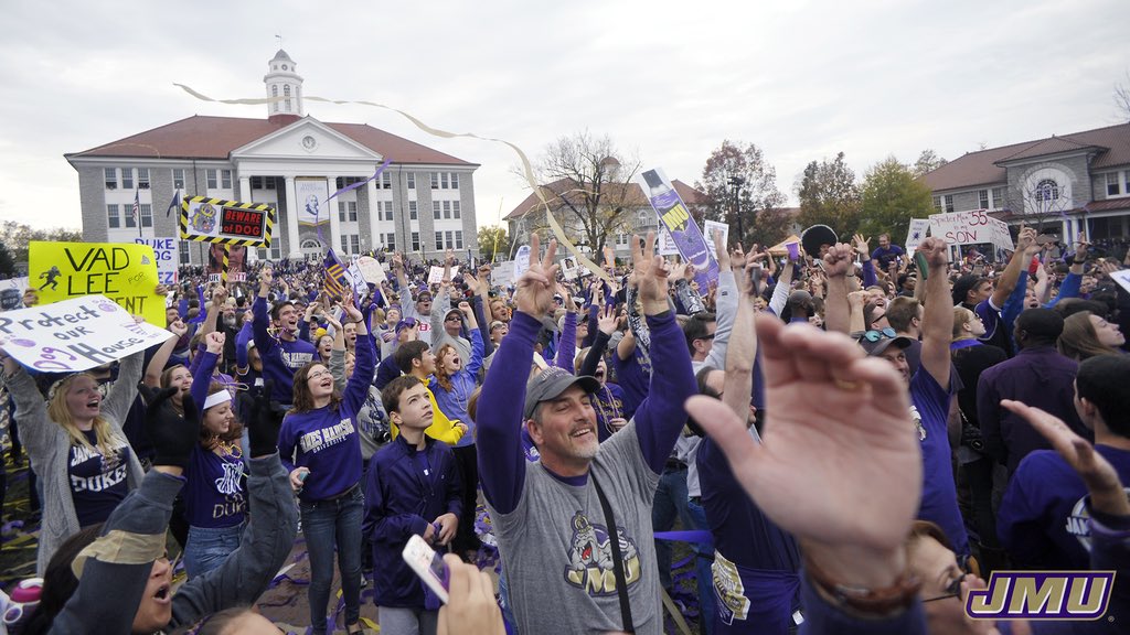 JMUSports's tweet photo. JMU and @CollegeGameDay, the perfect pair!

#GoDukes | #FCSonGameDay https://t.co/VYiqQm7thR