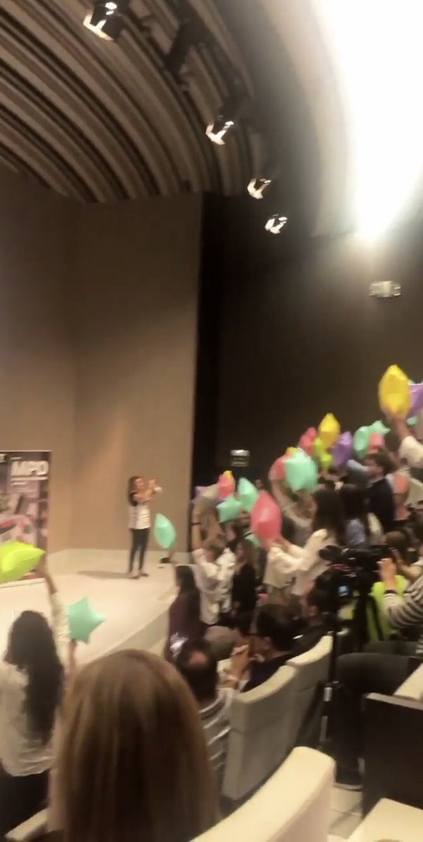 VeronicaZarateG's tweet photo. Esta mañana había mucha magia en la V edición del evento #TALENTic📍No hemos podido dejar de sonreir gracias a la #pasion y el #entusiasmo de #VictorKüppers😃 Y hemos podido brillar como estrellas🌟⭐️ gracias a @nettformacion @TalenticNETT https://t.co/IZSpSCcKFT