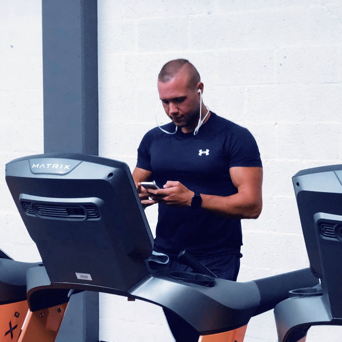 Vanaf nu kun je onze Audio Trainingen volgen in onze Basic-Fit app! Je wordt begeleid door onze top coaches die je workout nog leuker maken! Je kunt de Audio Training gebruiken voor de loopband, crosstrainer en recharge 😎 Ga jij onze Audio Trainingen proberen?