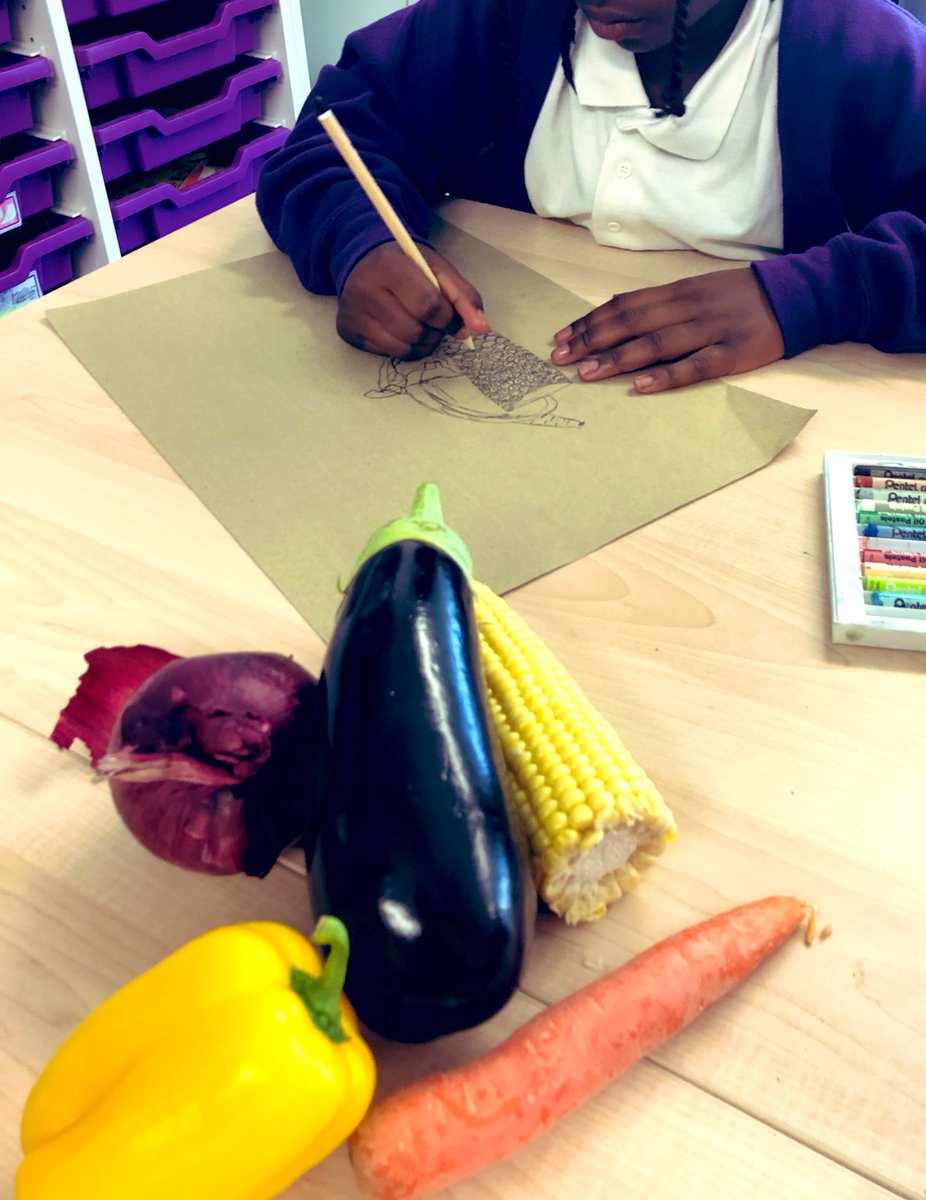 KirchinMiss's tweet photo. Mars and Mercury class became artists this afternoon, creating observational drawings of vegetables inspired by the upcoming harvest festival! https://t.co/Q4aWW5ZiPl