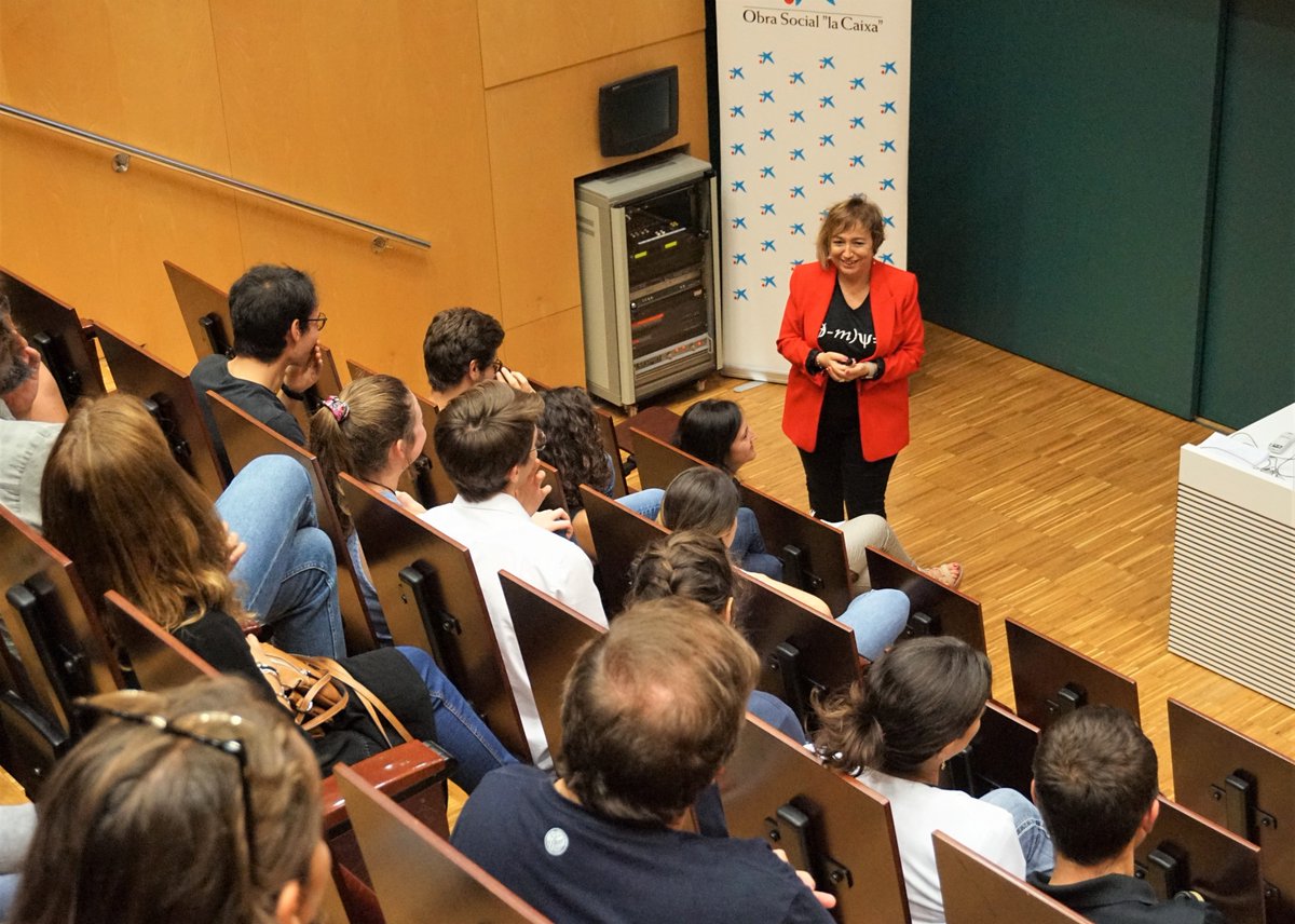 icn2nano's tweet photo. We had a lot of fun last Friday at the @CosmoCaixa_CAT with the #Researchers'Night 2019. The ICN2 participated with talks and hands-on activities introducing visitors to the wonders of #nanoscience and its #applications.
https://t.co/ZJ35QgWjtg https://t.co/KNu1xJkss0