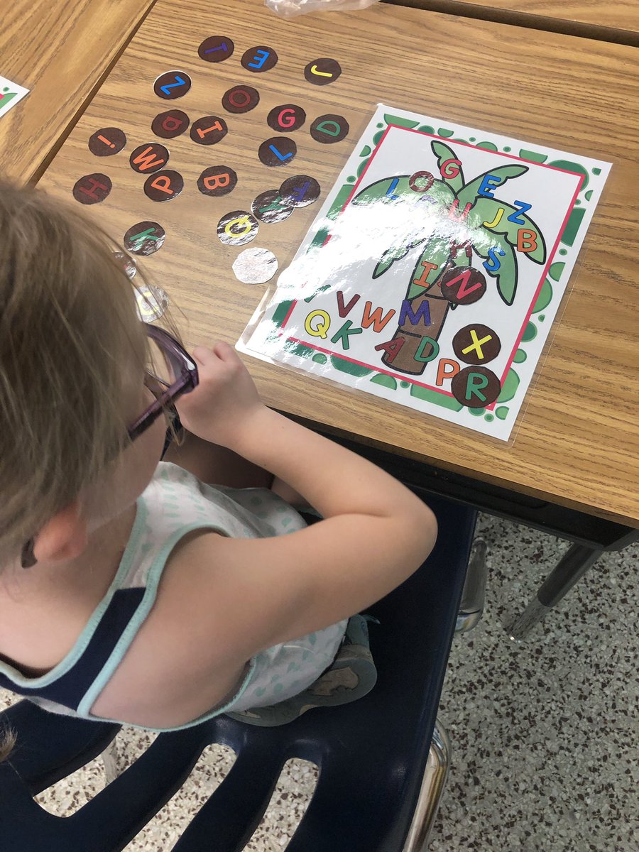 sumler_emma's tweet photo. Our third day of Intersession is off to a great start! @BellwoodBulldog #oneccpd https://t.co/lnYLDT3Fse