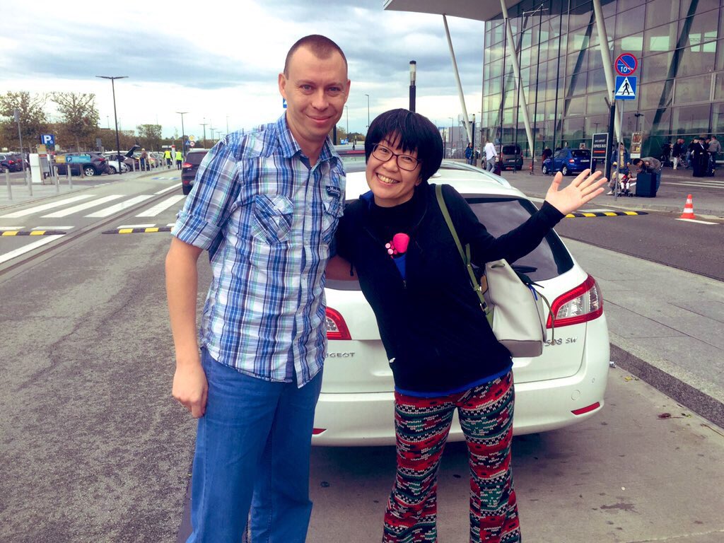 shoshinz_'s tweet photo. We are now in Wrocław.
ヴロツワフに着いたー🛬
14時間のフライト、5時間のトランジットを経てようやく!
フェスティバルスタッフ、みんな若くて可愛くて疲れも吹っ飛���だ😍
タクシーのあんちゃんは綺麗な青目で全身も青かった
#小心ズ
#ヤノミ
#JFNetwork
#ケンノスキー
#TheGardener
#Dziecinada https://t.co/LCf66jJkIw