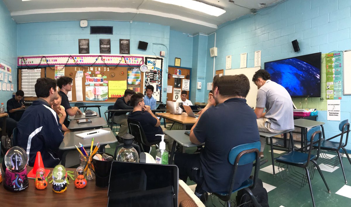 cmbm62's tweet photo. Lively discussions during #creativewriting with @DNapoliXHS 
#clippersforever #xhs #seniors12-2 https://t.co/FuxTtxpG6C