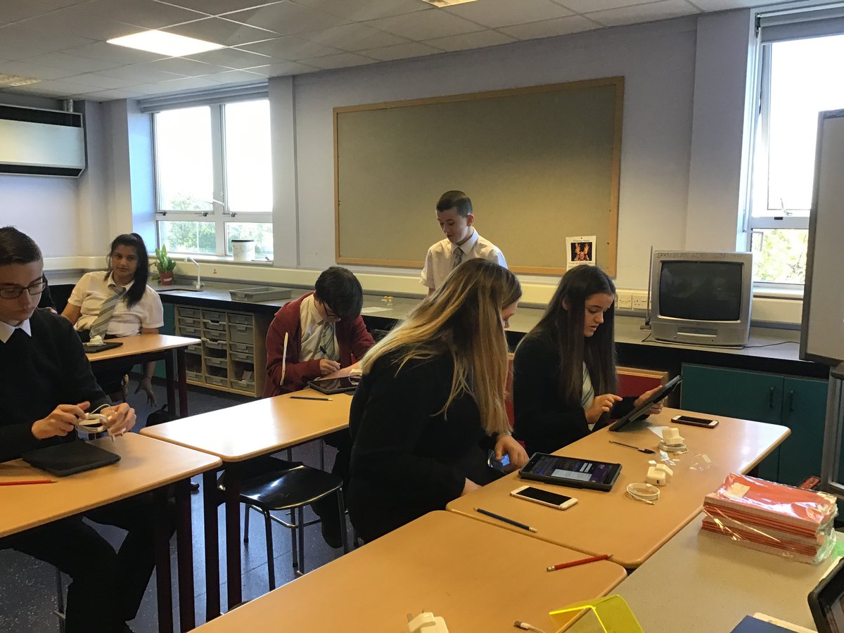 BusSpringburn's tweet photo. S4 excited today #ipaddeployment @springburnacad https://t.co/80uOlj5vsr