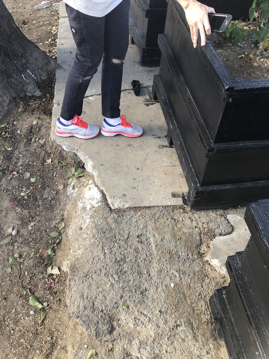 StreetWatchLA's tweet photo. Hostile planter box alert: 27 ugly boxes at 8th and S Lake st in MacArthur Park. Just one month ago an encampment was here. @cmgilcedillo what’s up with this? Doesn’t appear to be ADA compliant. @LACANetwork @VenicePlanters #ProduceThePermit #SidewalkApartheid 
#ServicesNotSweeps https://t.co/F7jvc3puTg